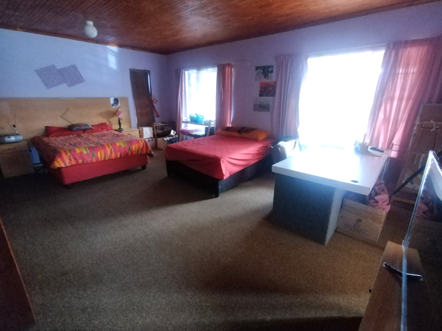 6 Bedroom Property for Sale in Kruisfontein Eastern Cape